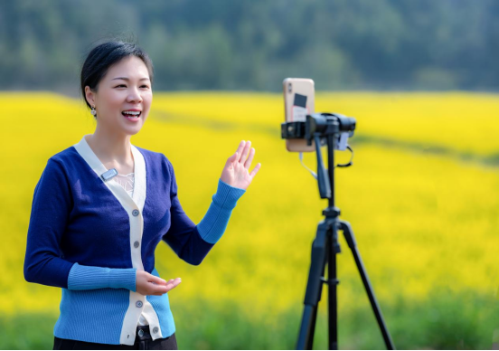 新農領頭人朱茶香:全網粉絲量超1000萬,記錄別具特色的銅鼓客家美食,被稱為宜春版的“李子柒”(圖1) 微信圖片_20250430072541.png