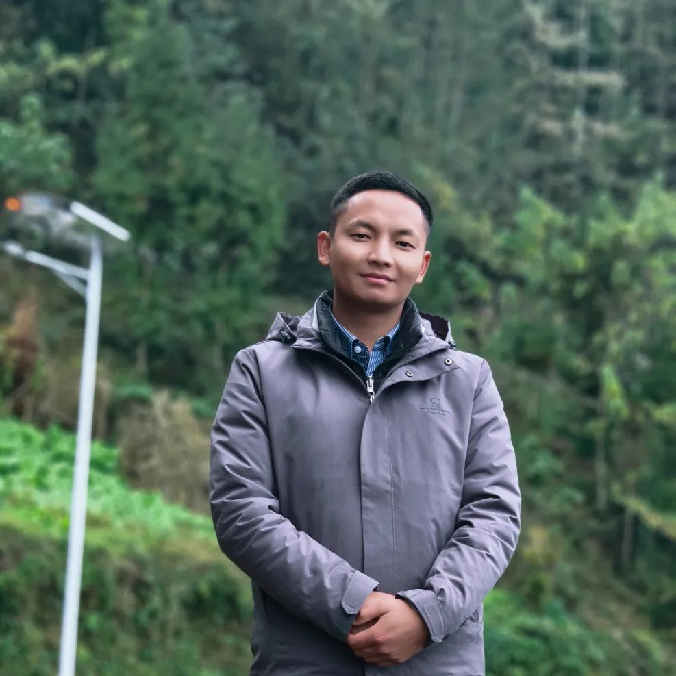 新農領頭人立克攏攏:使雪峰村從一個“空殼村”變成擁有280萬元集體經濟的示范村,并幫助115戶貧困戶成功脫貧(圖1) 微信圖片_20250513071040.jpg